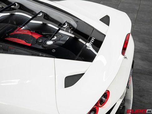 Used 2021 Ferrari F8 Tributo image 21