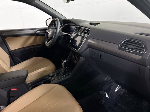 Used 2022 Volkswagen Tiguan SE AWD/4WD image 28