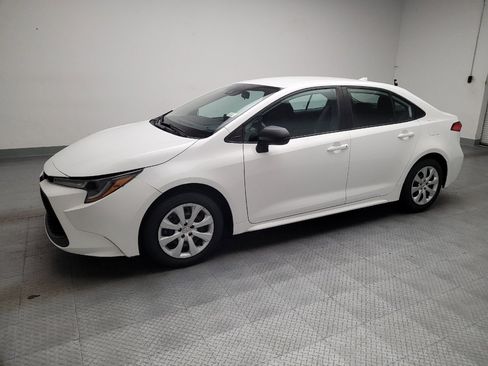 Used 2022 Toyota Corolla LE FWD image 2