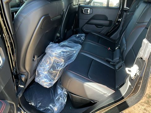 New 2025 Jeep Gladiator Rubicon AWD/4WD image 18