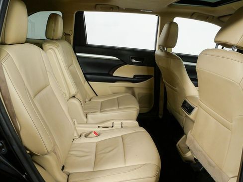 Used 2018 Toyota Highlander XLE FWD image 21