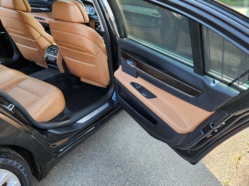 Used 2011 BMW 750Li xDrive image 38