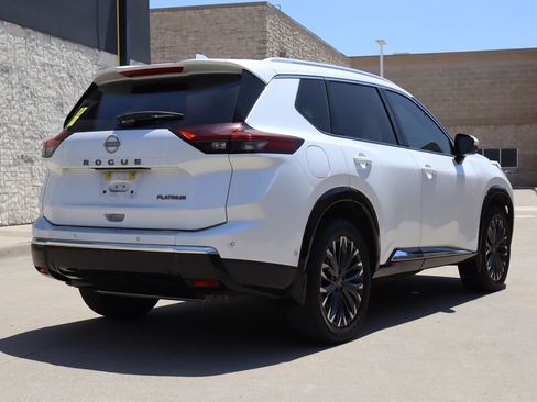 Used 2024 Nissan Rogue Platinum FWD image 3