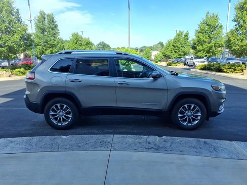 Used 2020 Jeep Cherokee Latitude Plus w/ Cold Weather Group AWD/4WD image 5
