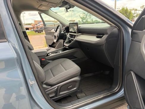 Used 2025 Ford Explorer Active AWD/4WD image 22