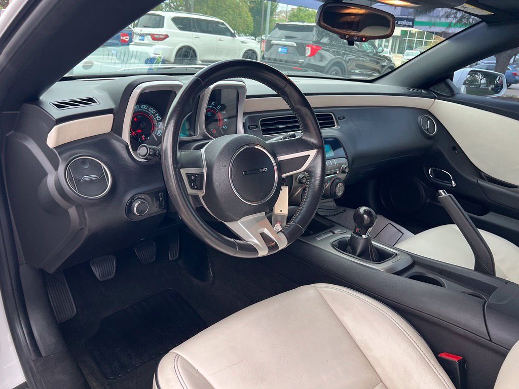 Used 2011 Chevrolet Camaro SS RWD image 16