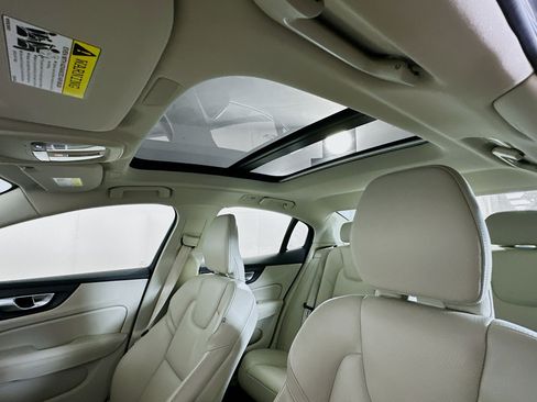 Used 2024 Volvo S60 B5 Core image 26