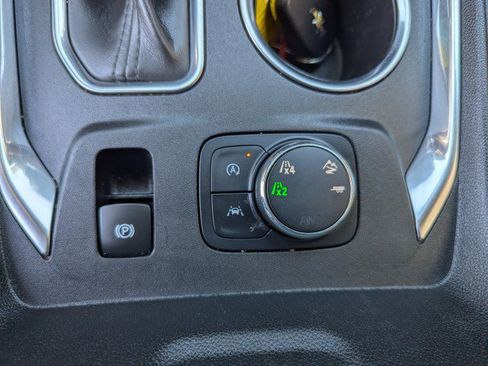 Used 2022 Chevrolet Traverse Premier AWD/4WD image 22