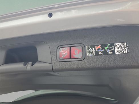 Certified 2026 Mercedes-Benz GLS 450 4MATIC image 8