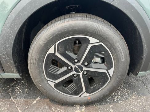 New 2025 Kia Niro EX image 11