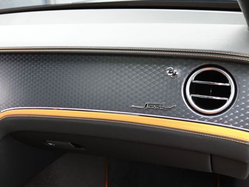 Used 2025 Bentley Flying Spur Plug-In Hybrid image 36