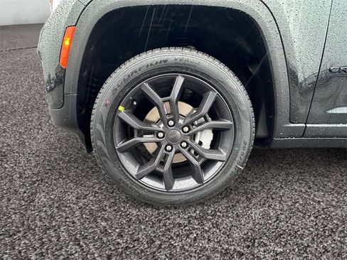 New 2025 Jeep Grand Cherokee Limited w/ Trailer Tow Package image 10