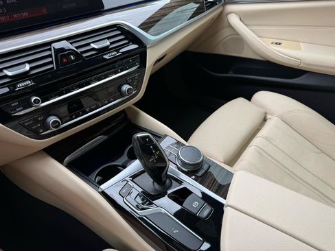 Used 2019 BMW 530i xDrive w/ Convenience Package AWD/4WD image 13