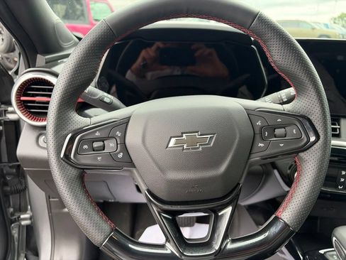 Used 2025 Chevrolet Trax RS w/ Driver Confidence Package FWD image 21