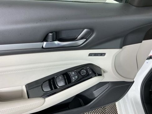Used 2021 Nissan Altima 2.5 Platinum AWD/4WD image 14