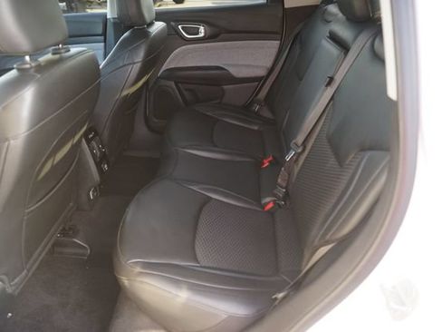 Used 2022 Jeep Compass Latitude FWD image 12