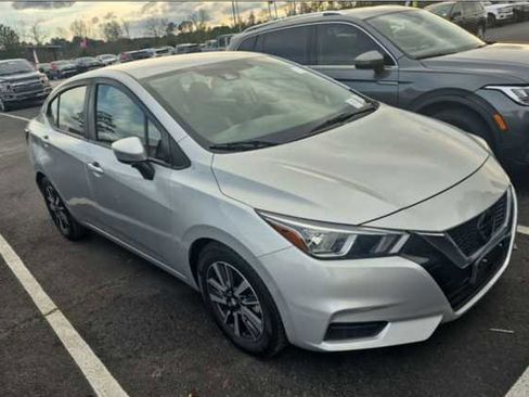 Used 2021 Nissan Versa SV image 2