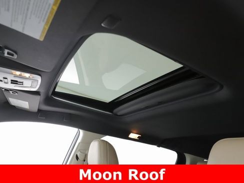 Used 2022 Toyota Sienna XLE image 18