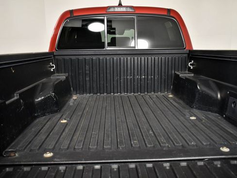 Used 2022 Toyota Tacoma SR5 image 8