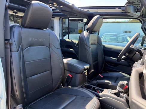 Used 2023 Jeep Wrangler Unlimited Sahara AWD/4WD image 34