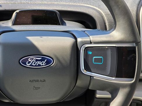 Used 2025 Ford Expedition Active image 15