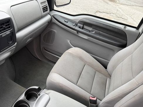 Used 2005 Ford Excursion XLT image 27