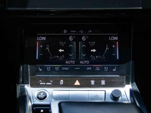 Used 2021 Audi e-tron Premium Plus w/ Premium Plus Package AWD/4WD image 31
