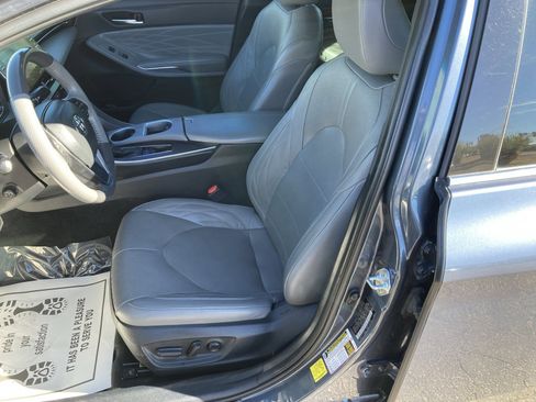 Used 2022 Toyota Avalon Limited image 34