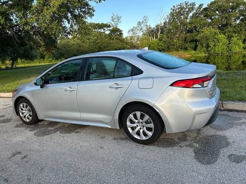 Used 2023 Toyota Corolla LE FWD image 4