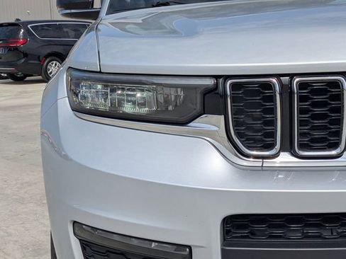 Used 2022 Jeep Grand Cherokee L Limited image 9