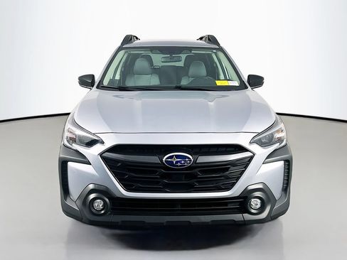 Used 2025 Subaru Outback Premium AWD/4WD image 2