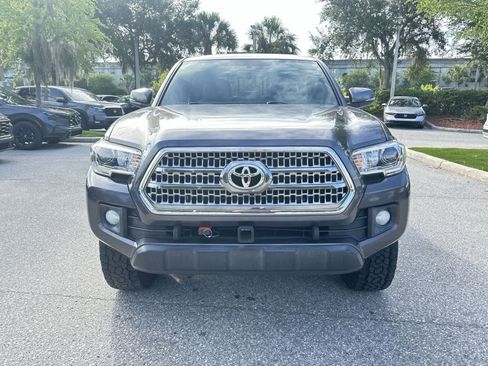 Used 2017 Toyota Tacoma TRD Off-Road AWD/4WD image 9