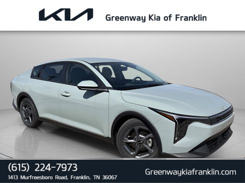 New 2025 Kia K4 LXS image 1