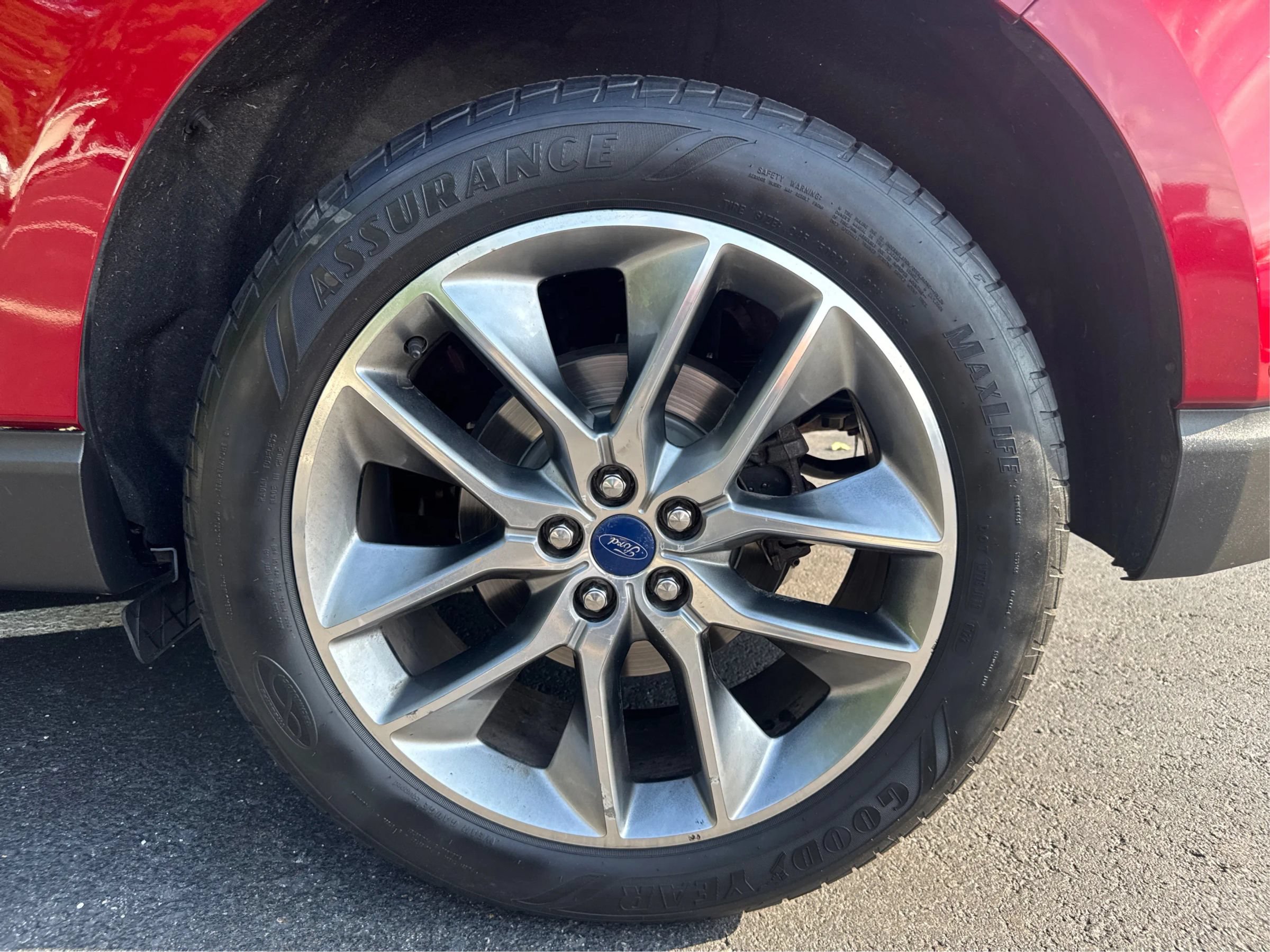 Used 2017 Ford Edge Titanium w/ Equipment Group 302A AWD/4WD image 16