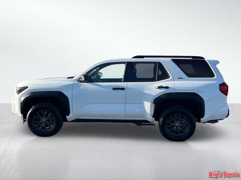 Certified 2025 Toyota 4Runner SR5 AWD/4WD image 4