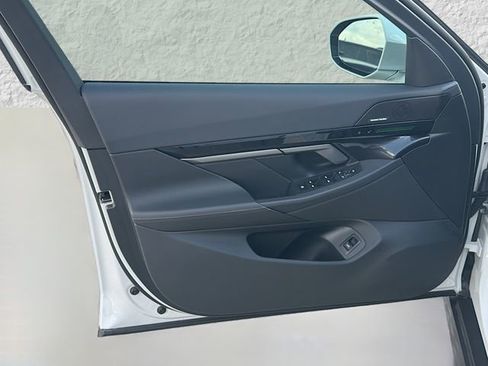 Used 2025 BMW 530i xDrive image 21