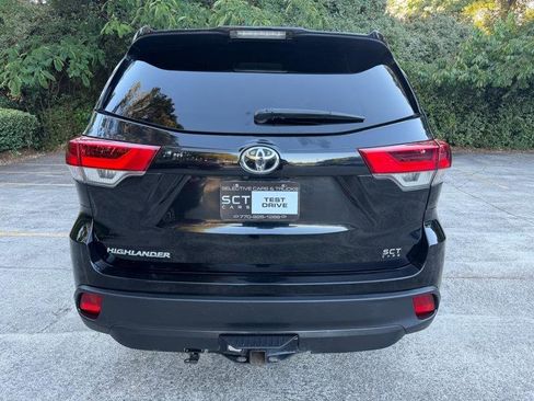 Used 2018 Toyota Highlander LE FWD image 11