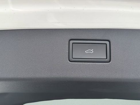 New 2026 Volkswagen Tiguan SE R-Line FWD image 24