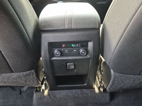 Certified 2021 Chevrolet Traverse LT FWD image 19