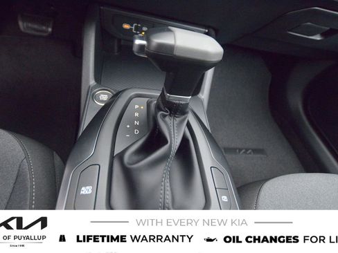 New 2025 Kia K4 LXS image 24