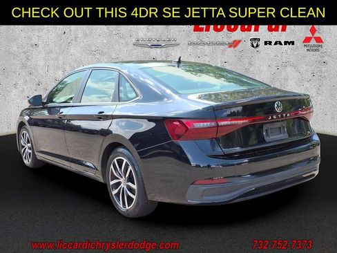 Used 2025 Volkswagen Jetta SE FWD image 4