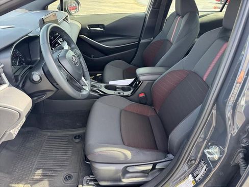 Used 2025 Toyota Corolla SE w/ SE Premium Package image 9