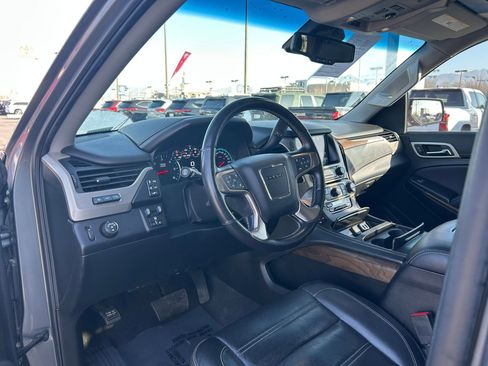 Used 2020 GMC Yukon Denali w/ Denali Premium Package image 10