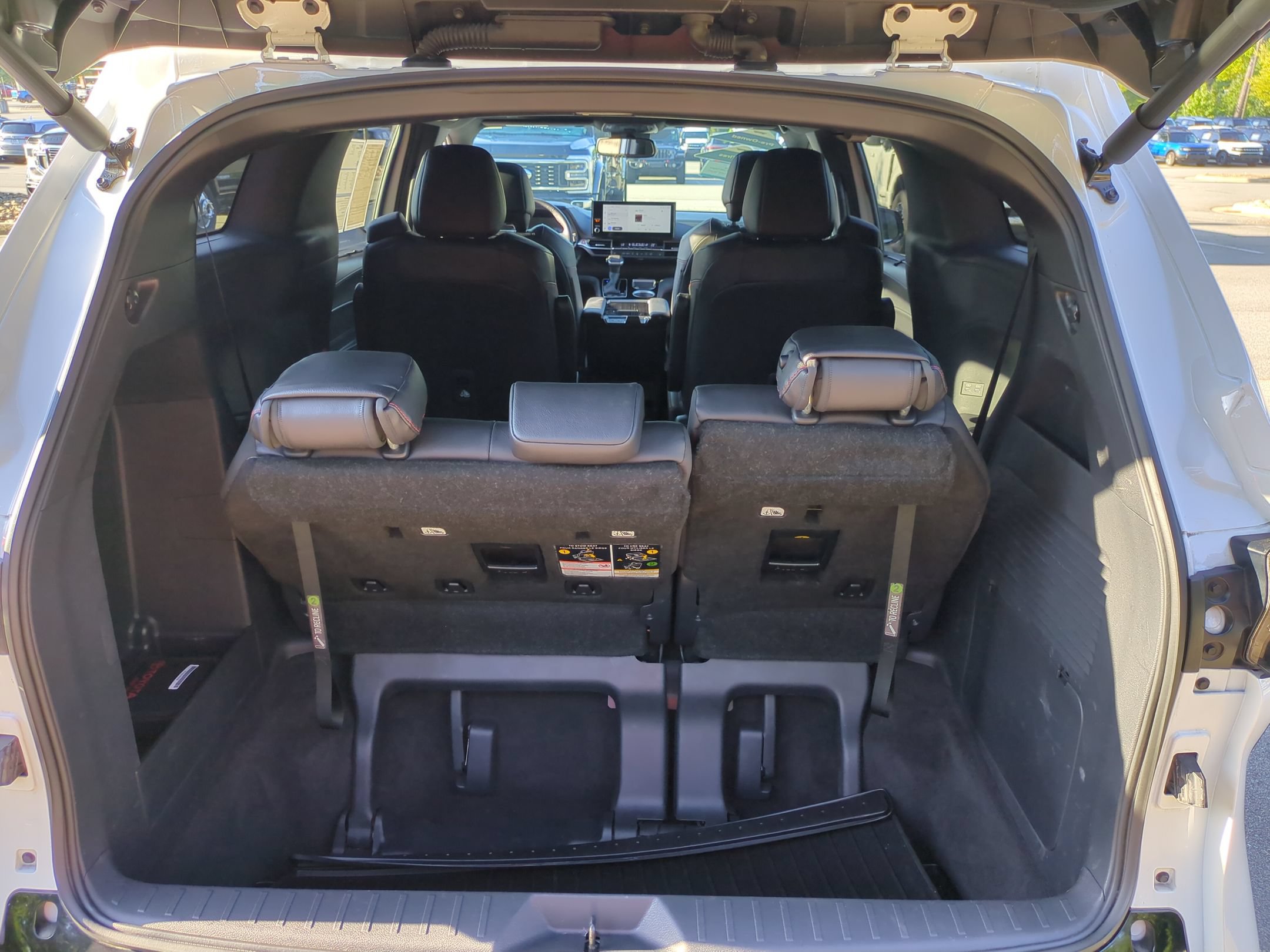 Used 2025 Toyota Sienna XSE FWD image 34