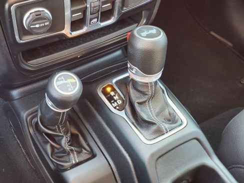 Used 2022 Jeep Wrangler Unlimited Sahara w/ Cold Weather Group image 18