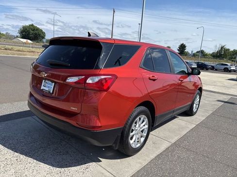Used 2020 Chevrolet Equinox LS w/ LS Convenience Package AWD/4WD image 5