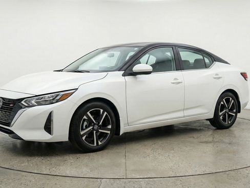 Used 2025 Nissan Sentra SV image 3