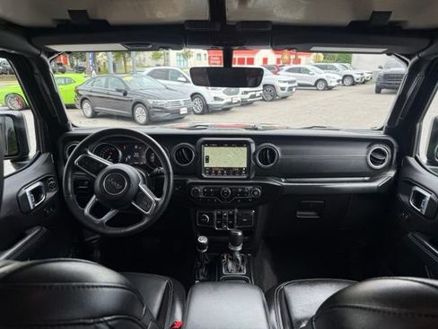 Used 2023 Jeep Wrangler Unlimited Sahara AWD/4WD image 3