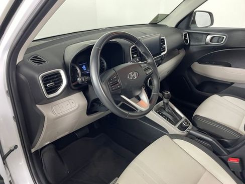 Used 2022 Hyundai Venue SEL image 3