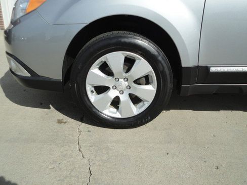 Used 2011 Subaru Outback 2.5i Premium w/ All-Weather Pkg image 2